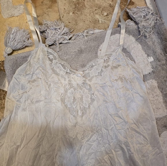 Long White Lingerie - Picture 3 of 6